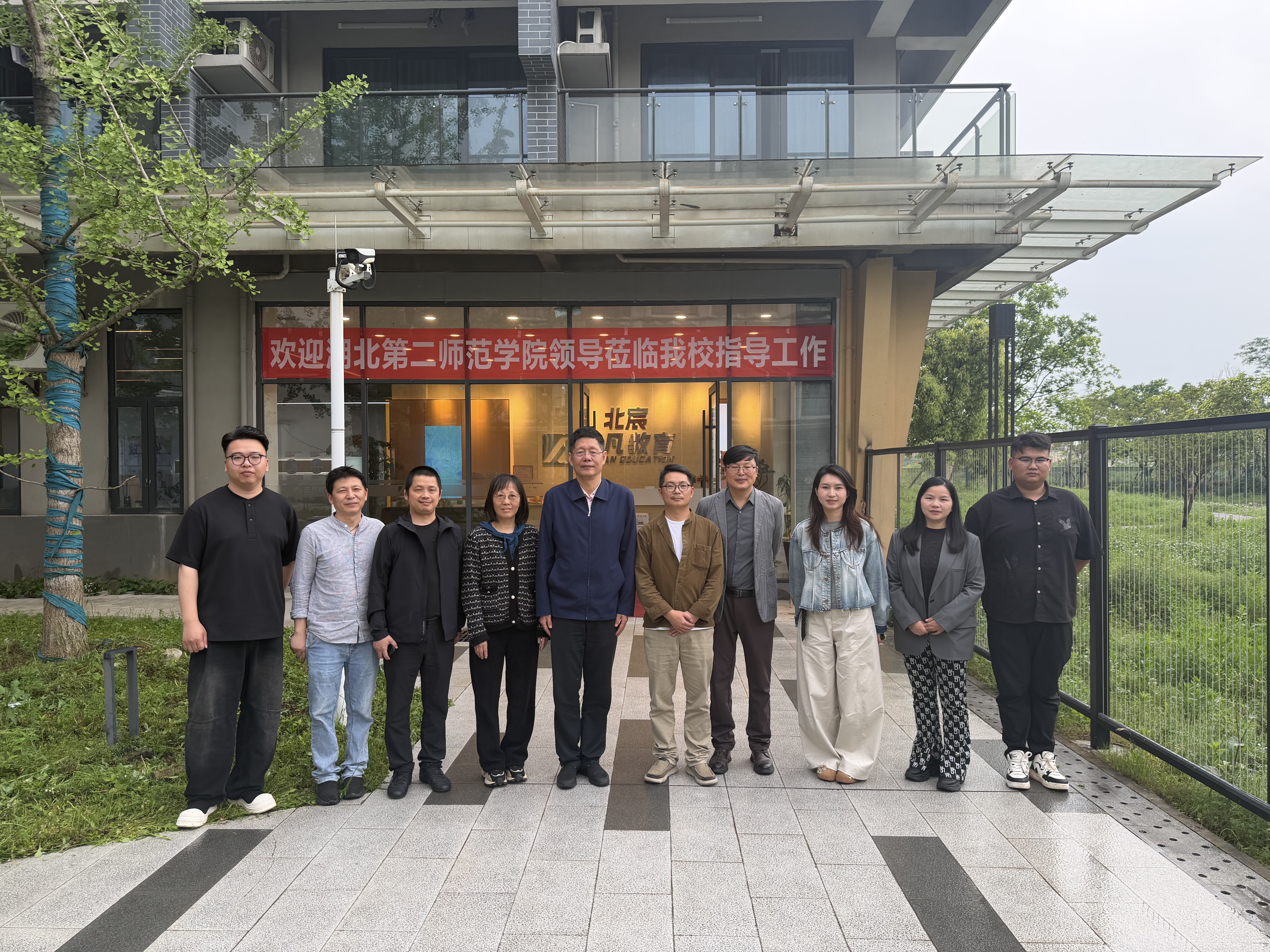 校党委副书记刘昕带队艺术学院赴艺术教育机构开展招生调研考察交流